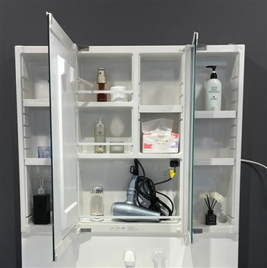 Дзеркальна шафа з макіяжу